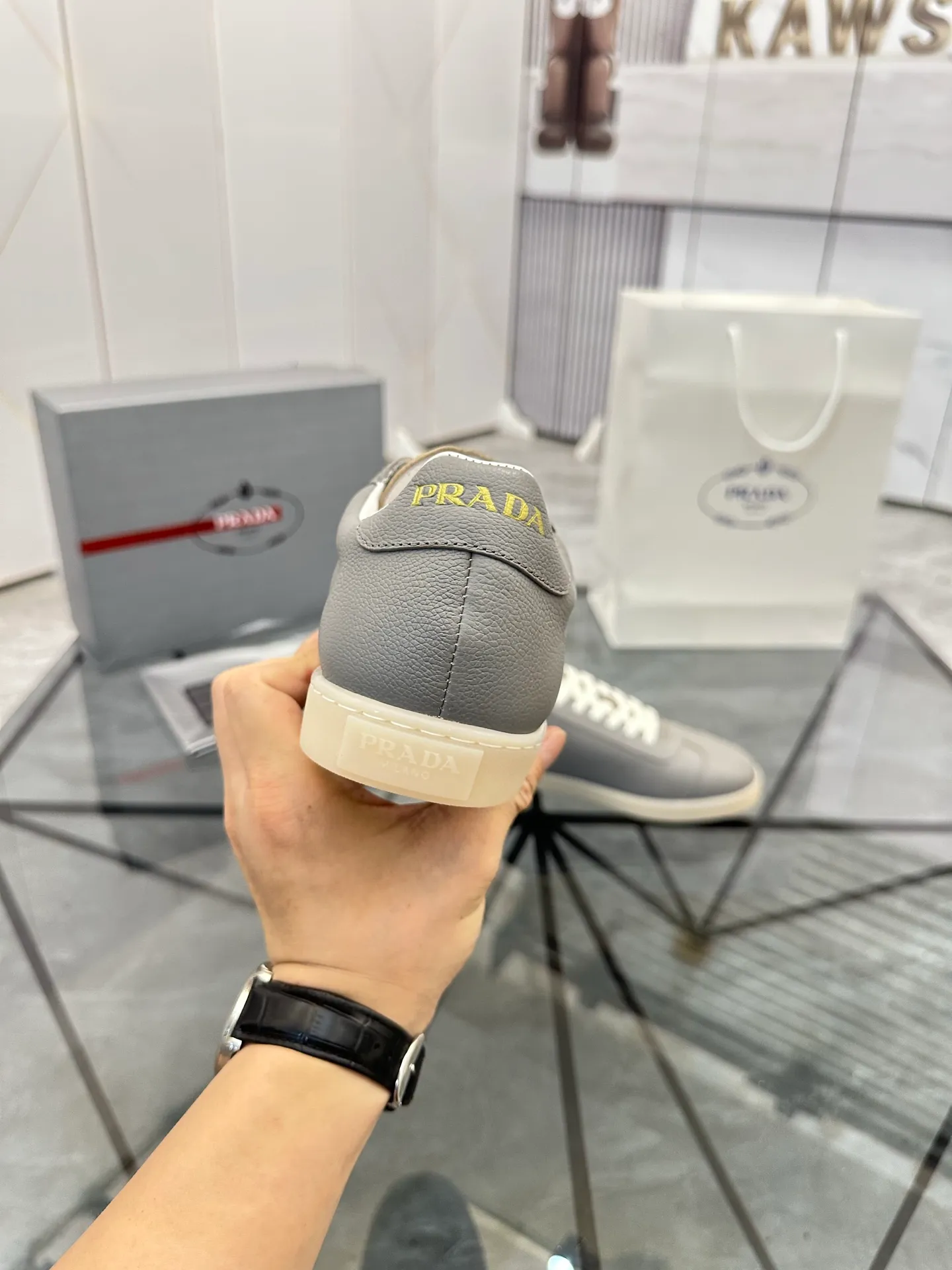 Men's shoes for sale 💰: 💰P540¥ High-end top quality Product trademark: Prada *"Prada*" low-top casual shoes Regular size: 38-45 (can be customized to 46) Product materials: imported first-layer cowhide for the upper, water-dyed cowhide lining, cowhide feet, original outsole. No.: 001